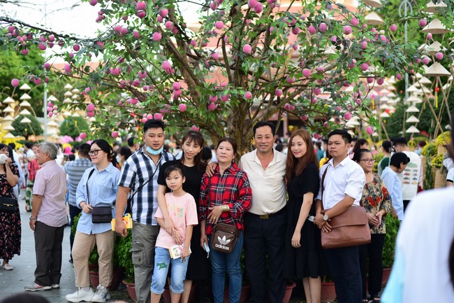 Chùm ảnh mồng một Tết Nhâm Dần